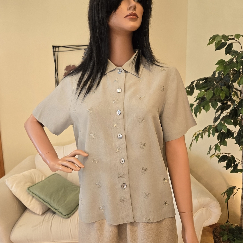 Laura Scott Light Green Embroidered Short Sleeve Woman's Blouse Size Small